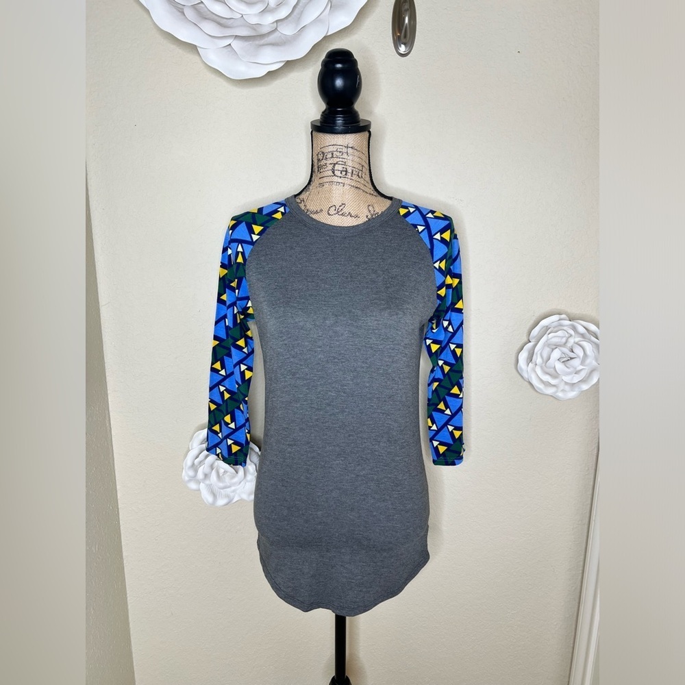 NTM: LuLaRoe Randy in Gray with Triangle Print on Sleeves Size XS